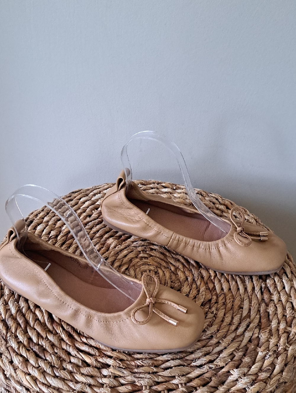 NWOT J. JILL Womens Preppy/Casual‎ Tan Leather Ballet Bow Flats Elastic Trim 8